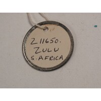 Circular label with metal outline